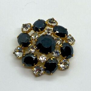 Vtg Dark Navy Blue & White  Crystal Floral Flower Gold Tone Brooch / 1.4” D